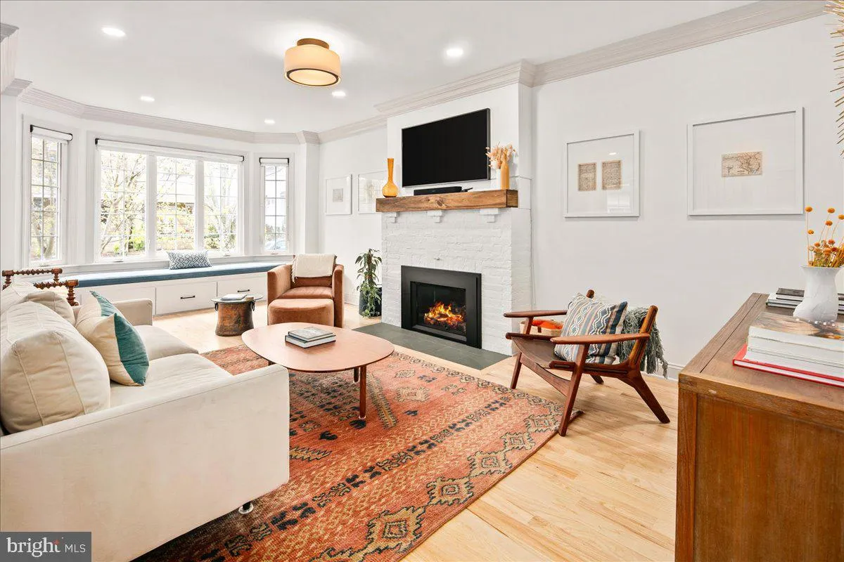 1509 VAN BUREN STREET, Washington, DC 20012