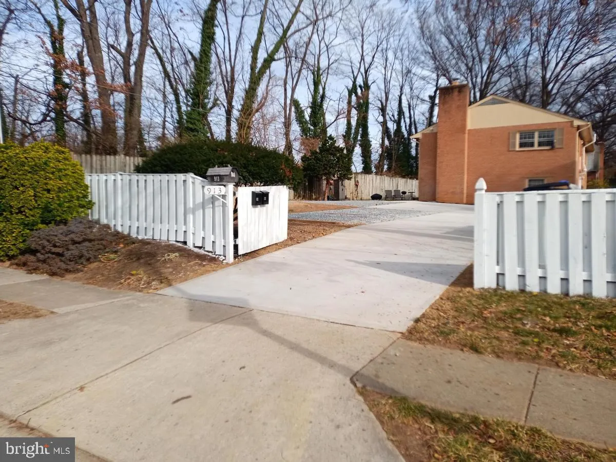913 HARRISON STREET, Arlington, VA 22205