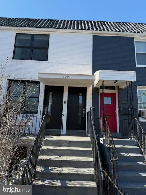 1221 OATES STREET, Washington, DC 20002