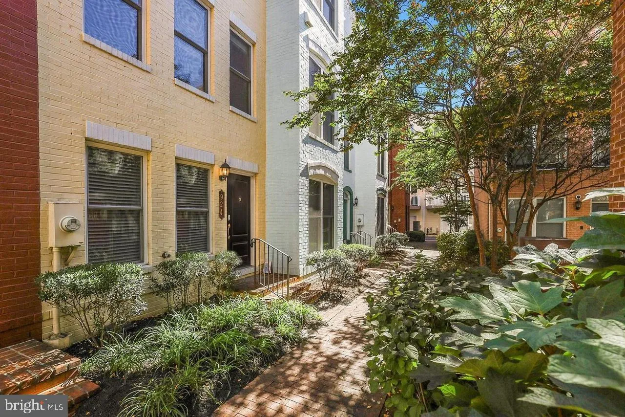 924 4TH STREET, Washington, DC 20003