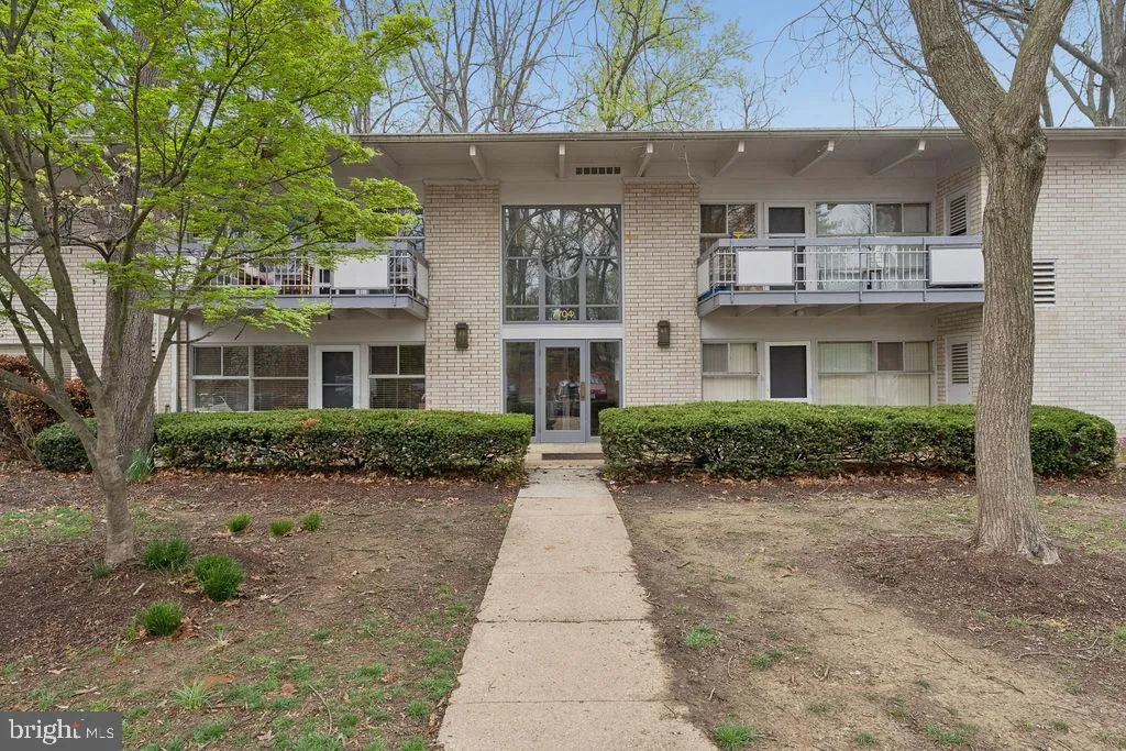 7704 DONNYBROOK COURT, Annandale, VA 22003