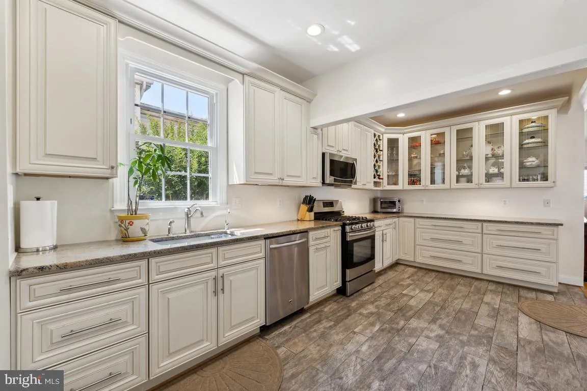 2034 SHIRLINGTON ROAD, Arlington, VA 22204