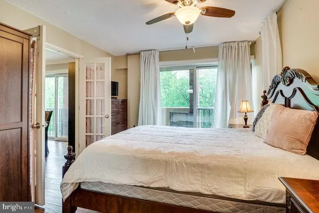 1300 Army Navy Drive, Arlington, VA 22202