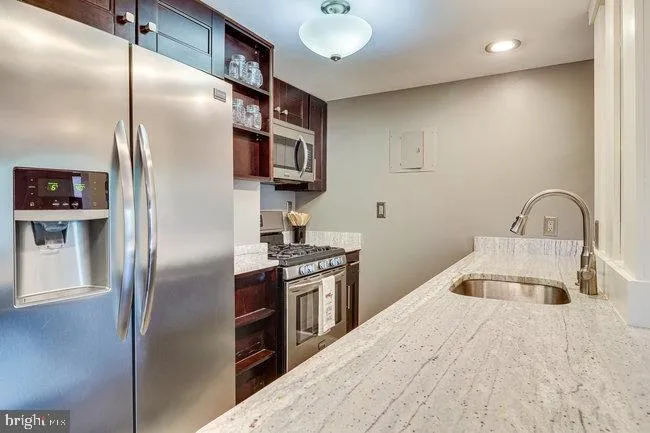 1300 Army Navy Drive, Arlington, VA 22202