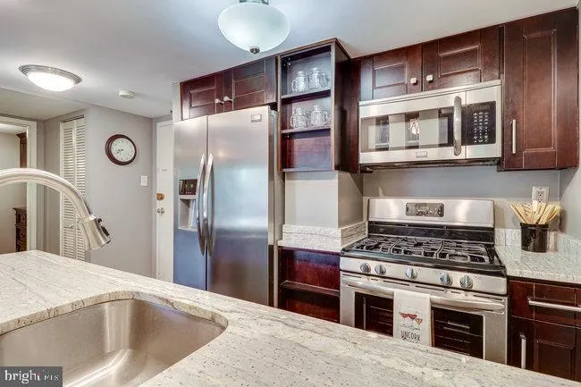 1300 Army Navy Drive, Arlington, VA 22202