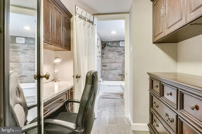 1300 Army Navy Drive, Arlington, VA 22202