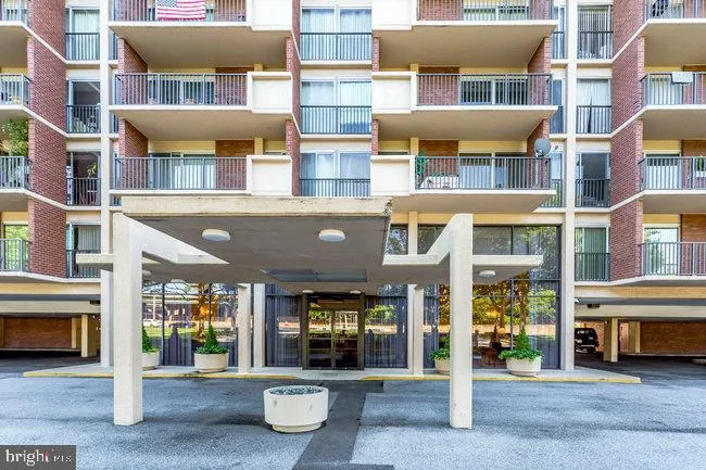 1300 Army Navy Drive, Arlington, VA 22202