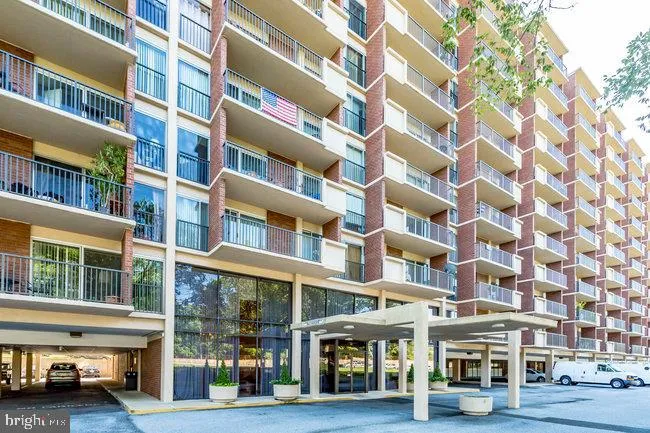 1300 Army Navy Drive, Arlington, VA 22202