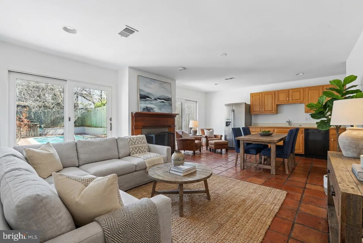 306 9TH STREET, Washington, DC 20003
