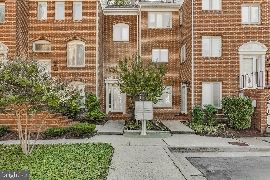 1809 UHLE STREET, Arlington, VA 22201