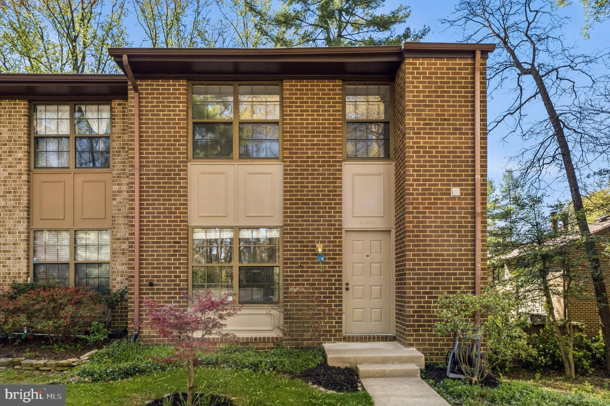 2009 HEADLANDS CIRCLE, Reston, VA 20191
