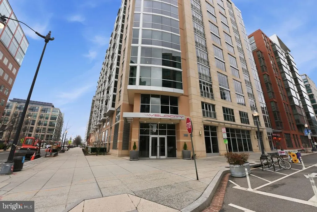 1025 1ST STREET, Washington, DC 20003