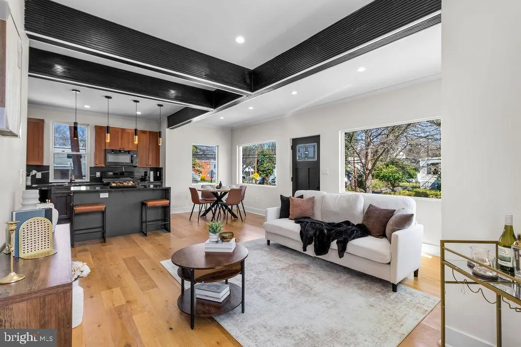 713 CROISSANT PLACE, Washington, DC 20019