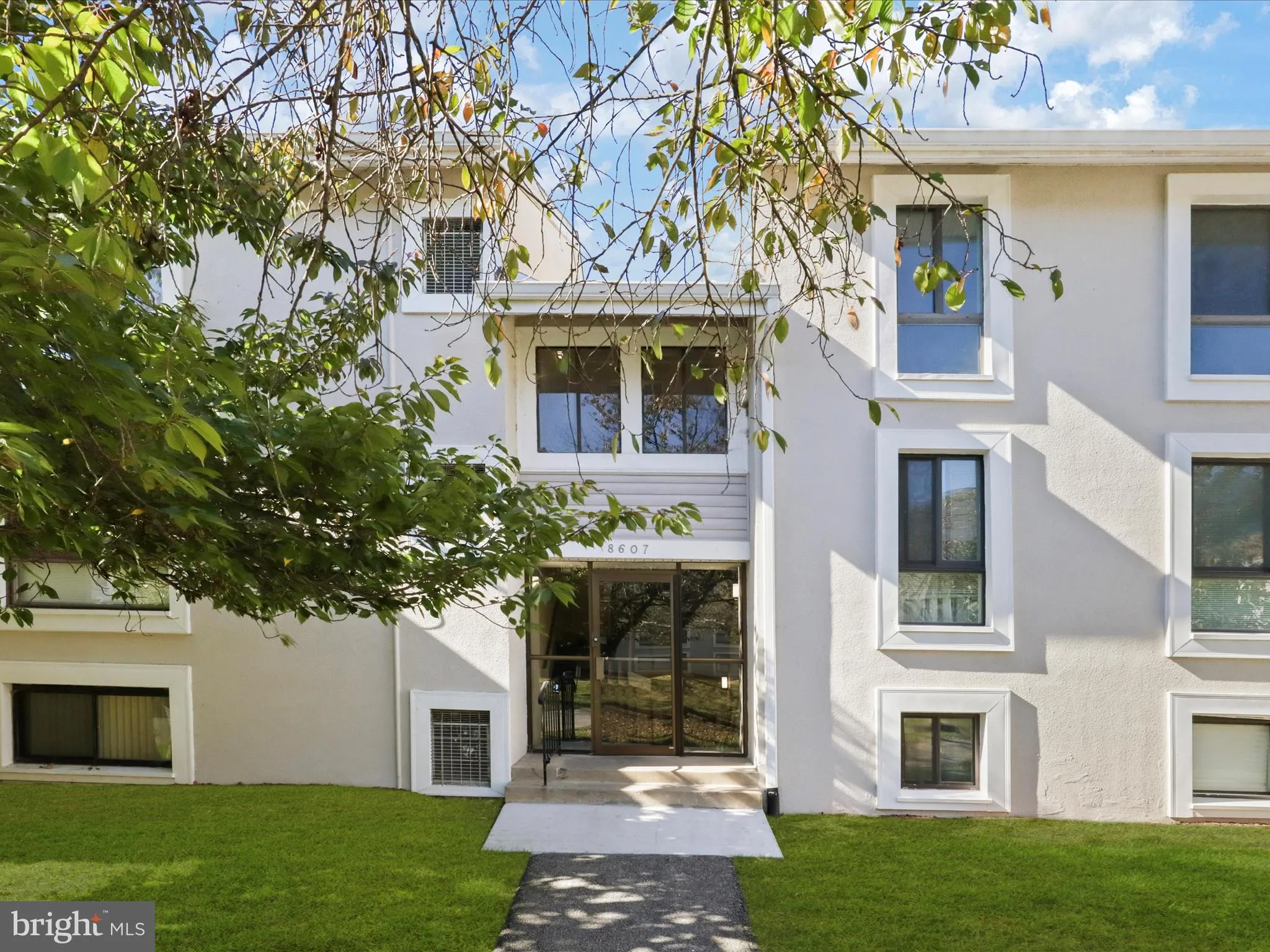 8607 VILLAGE WAY, Alexandria, VA 22309