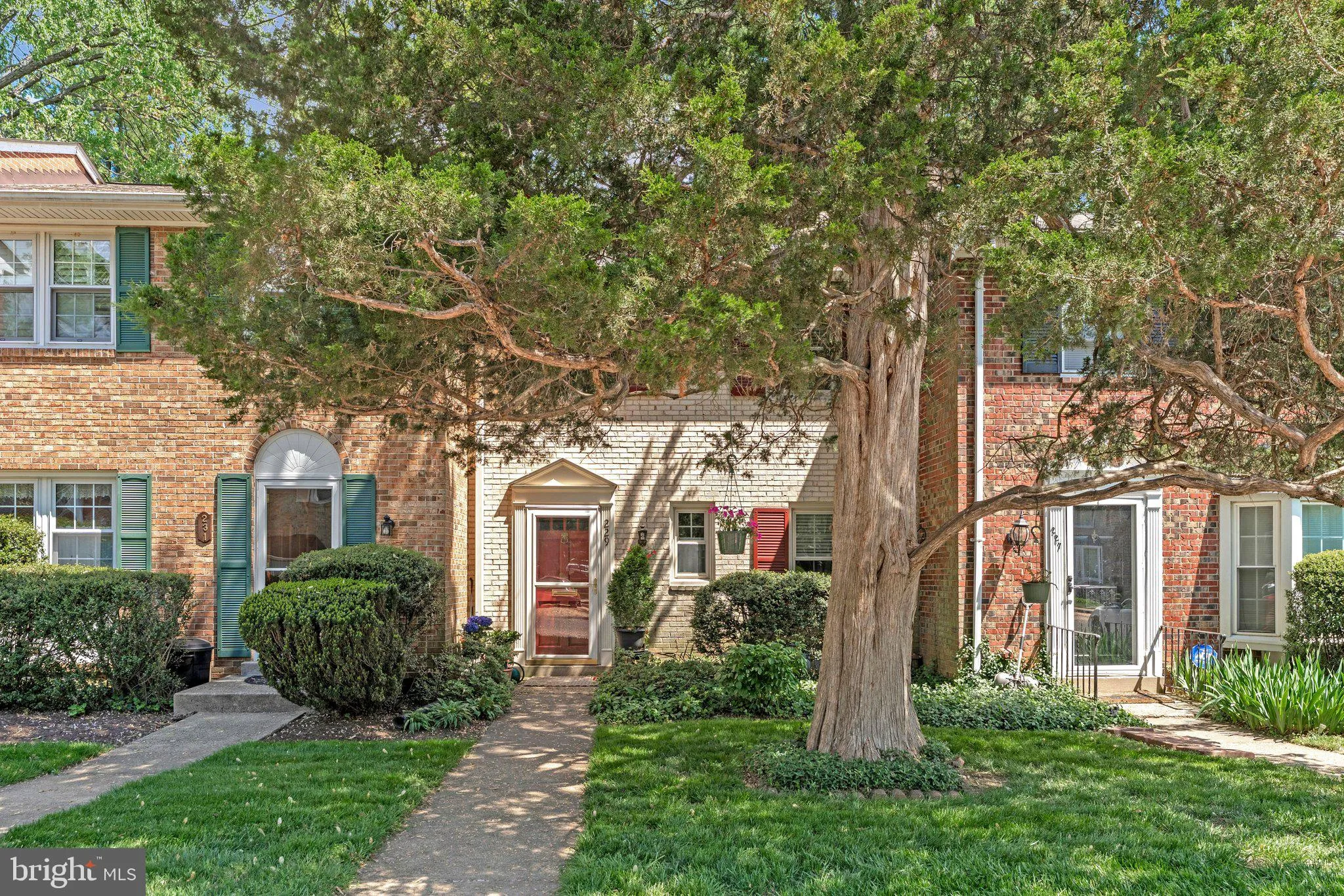 229 COMMONS DRIVE, Vienna, VA 22180