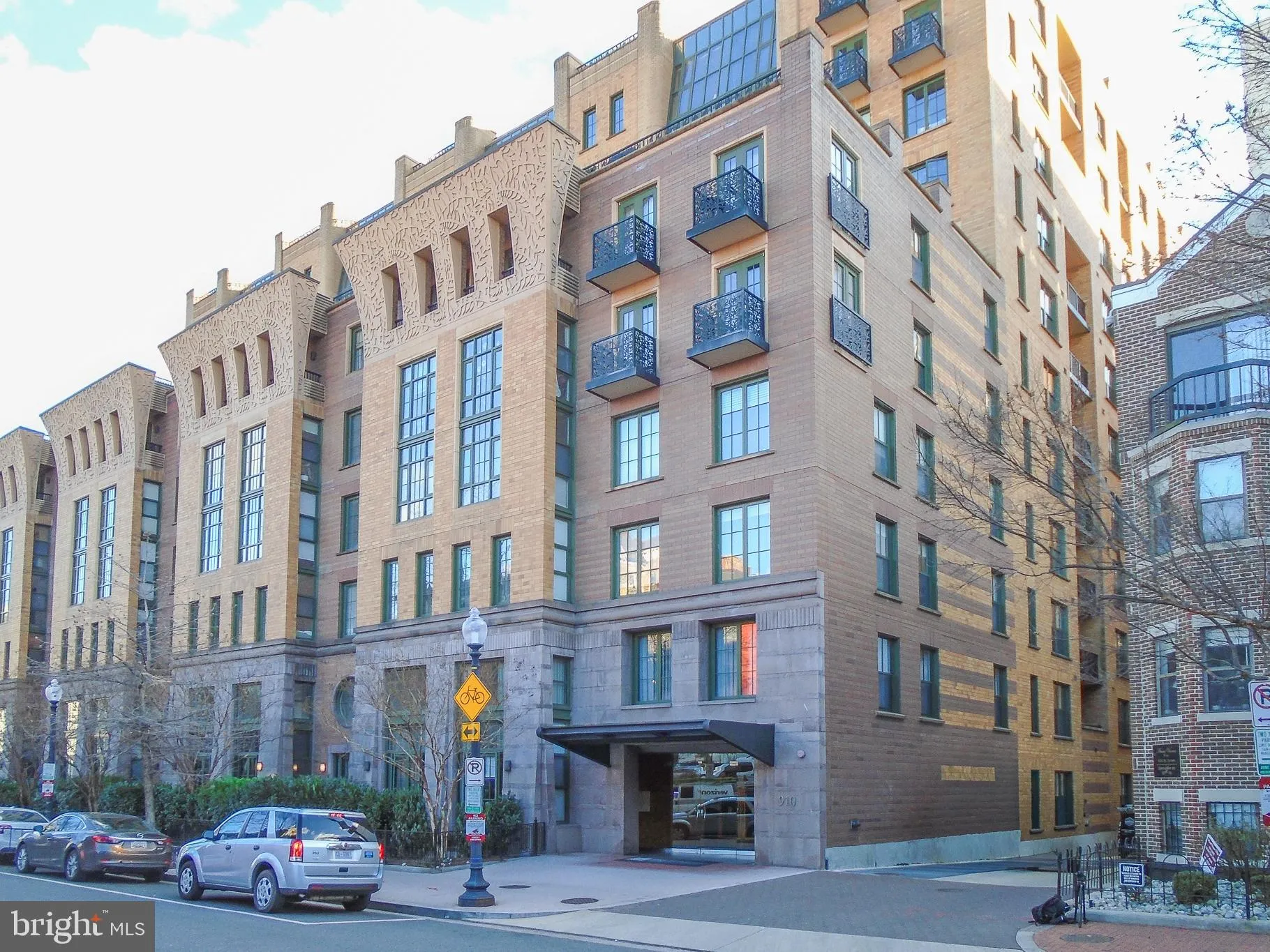 910 M STREET, Washington, DC 20001