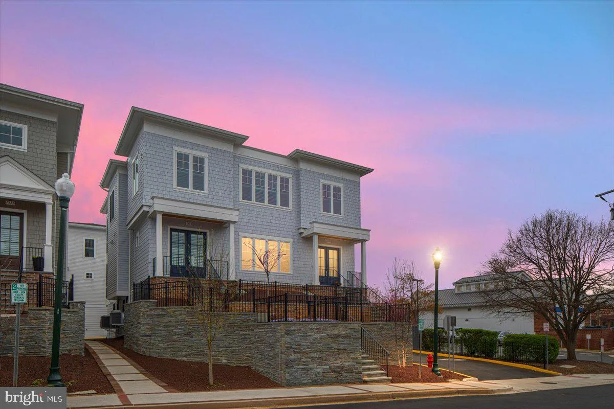 129-B PARK STREET, Vienna, VA 22180