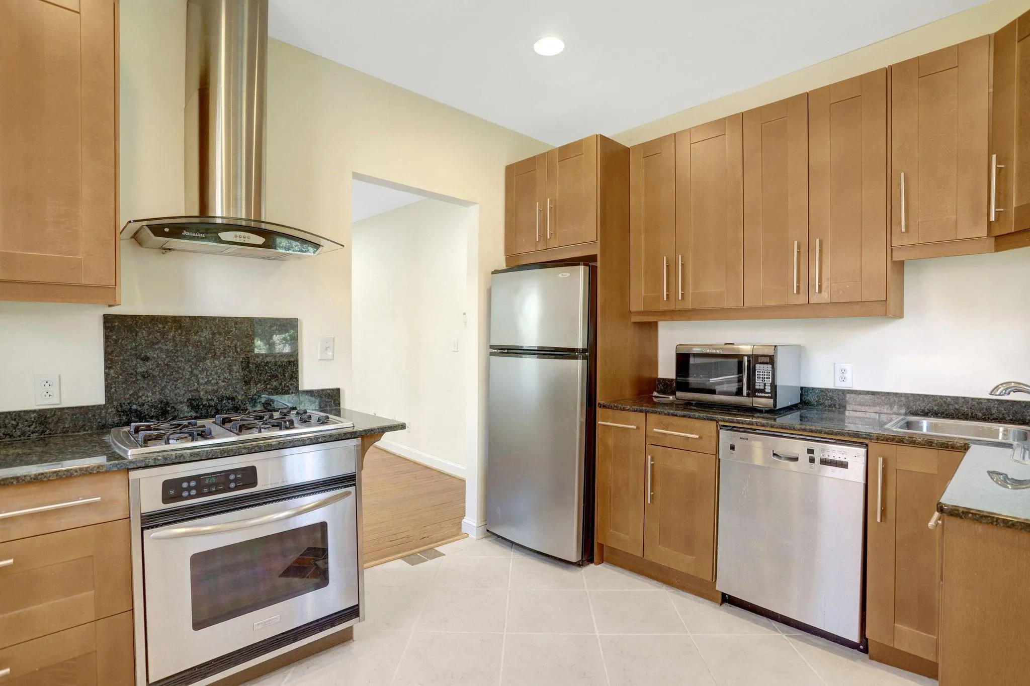 2206 GRANT STREET, Arlington, VA 22202