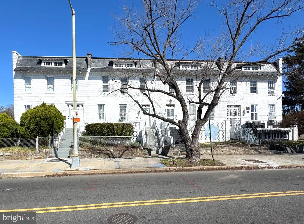 6 BARNEY CIRCLE, Washington, DC 20003