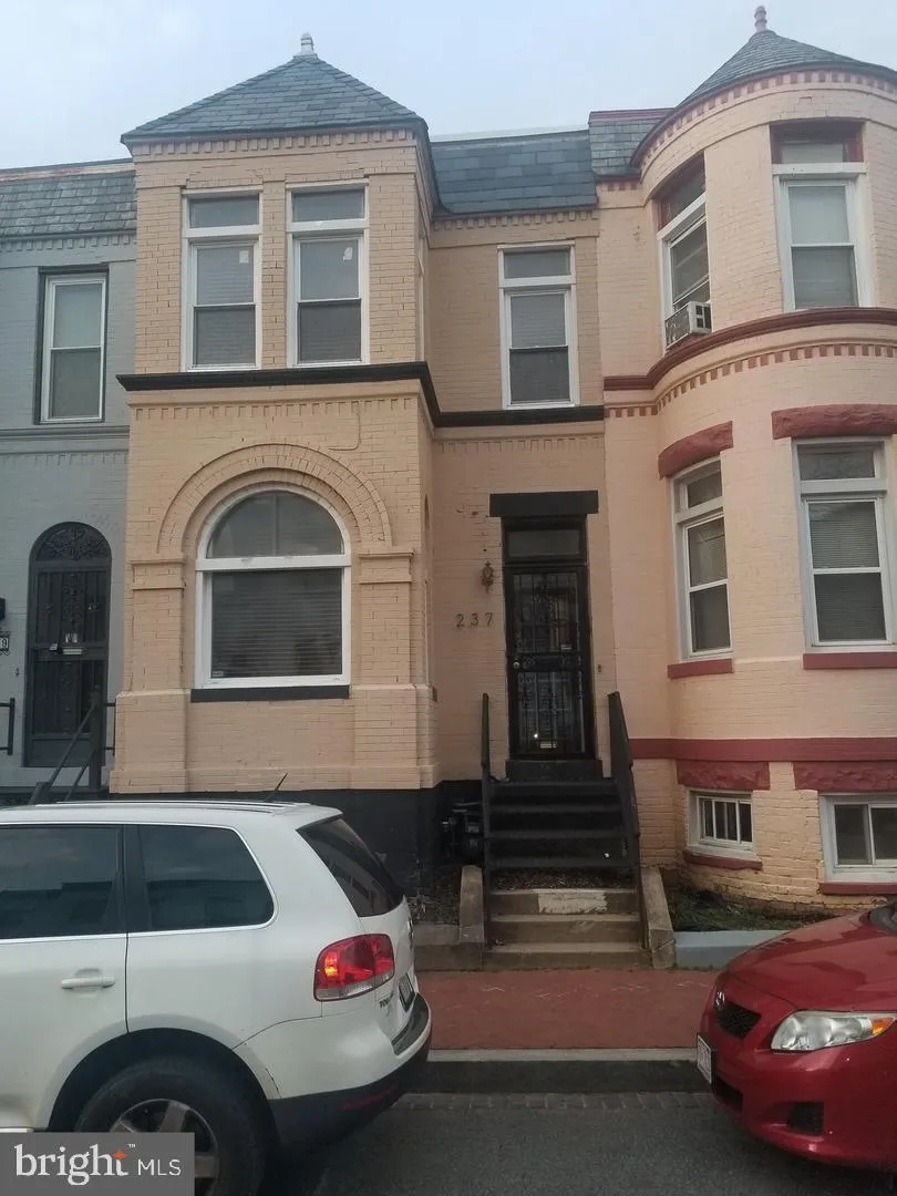 237 ELM STREET, Washington, DC 20001