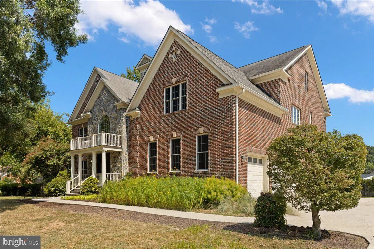 8813 OAK LEAF DRIVE, Alexandria, VA 22309