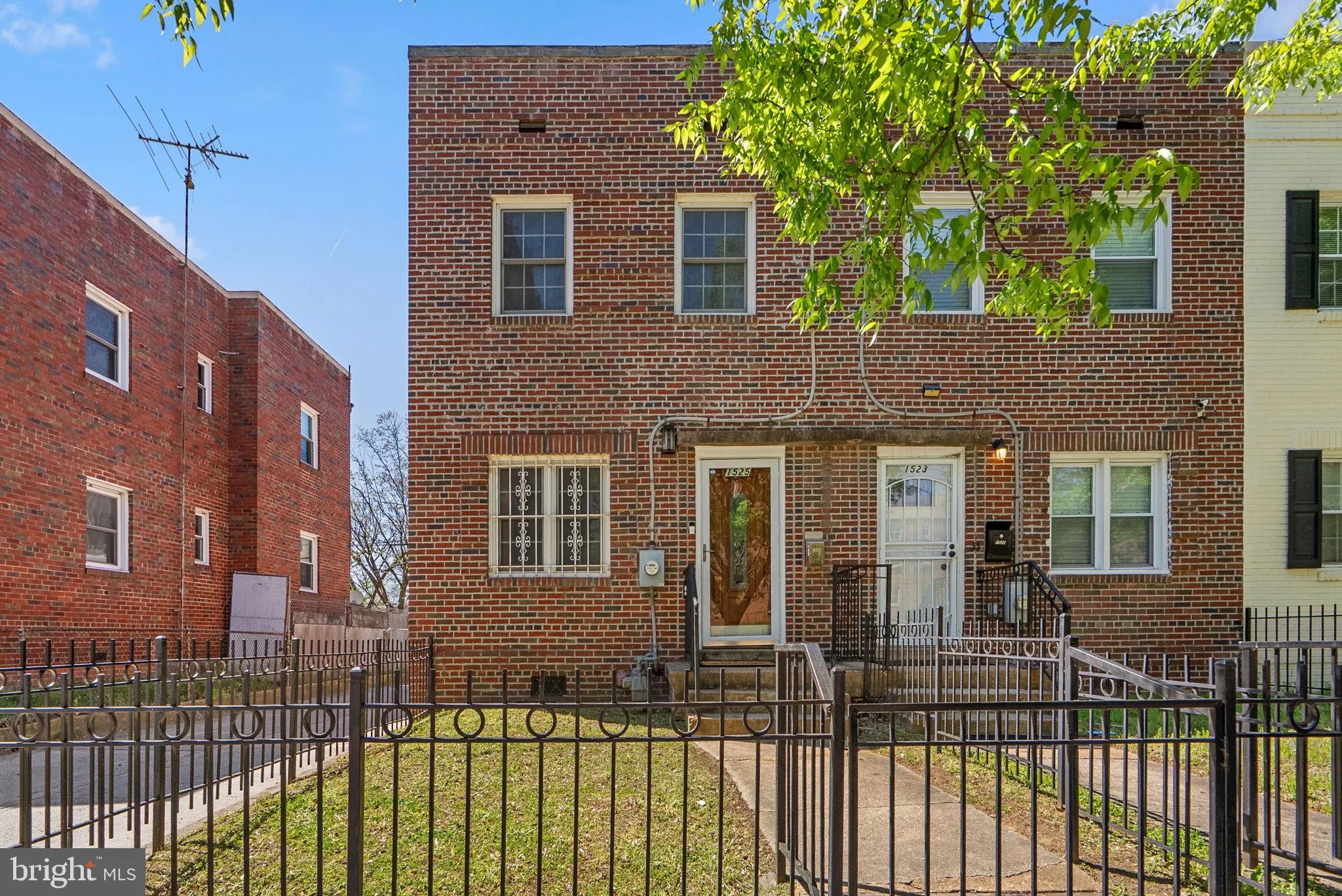 1525 1ST STREET, Washington, DC 20024