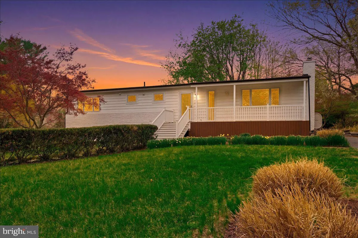 822 WALKER ROAD, Great Falls, VA 22066