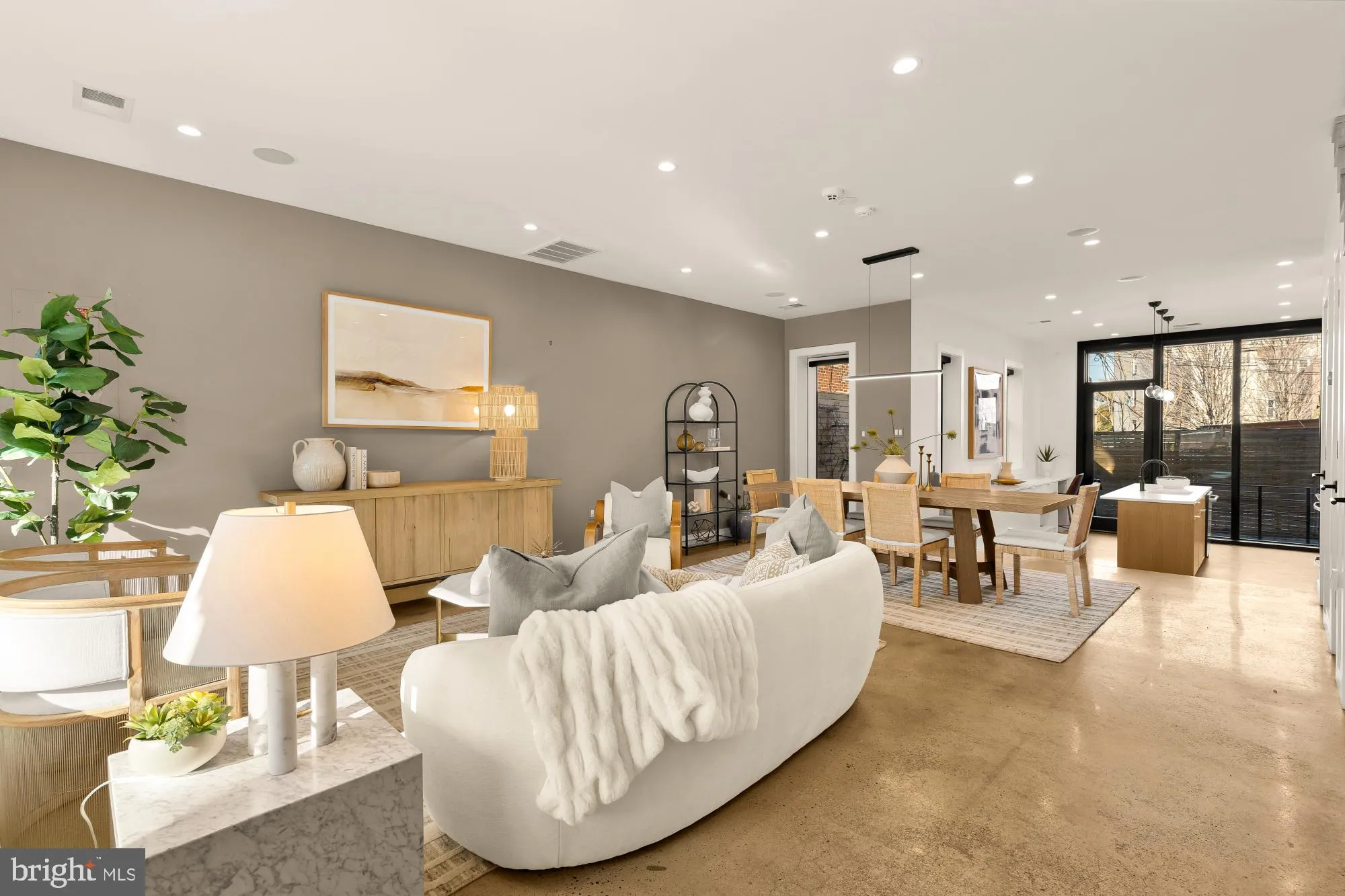 1005 P STREET, Washington, DC 20001