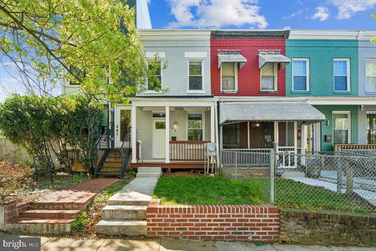 742 IRVING STREET, Washington, DC 20010