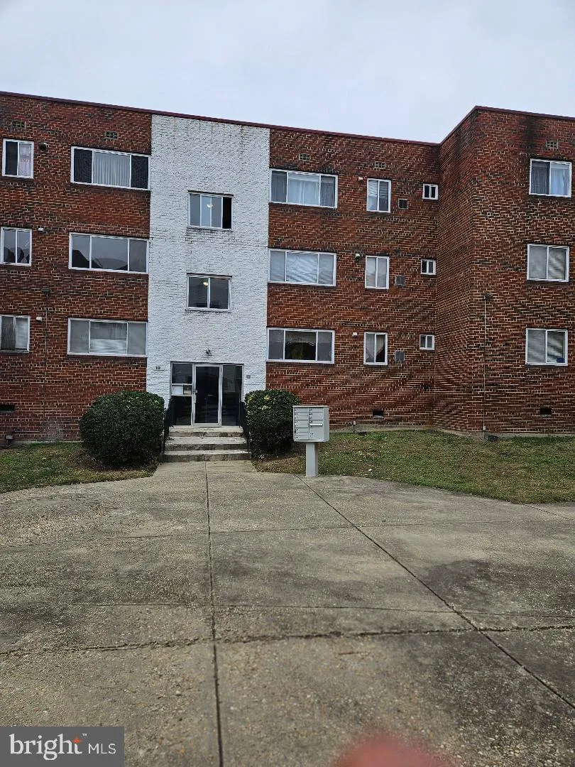 10 HALLEY PLACE, Washington, DC 20032