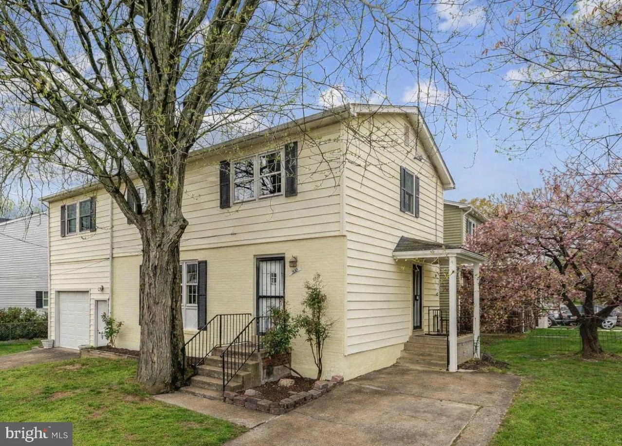200 ADAMS STREET, Arlington, VA 22204