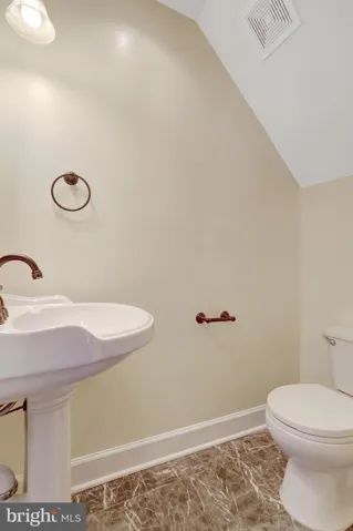 6 E Reed Avenue, Alexandria, VA 22305