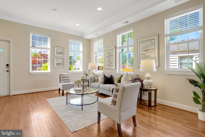 6 E Reed Avenue, Alexandria, VA 22305
