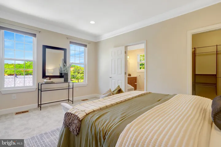 6 E Reed Avenue, Alexandria, VA 22305