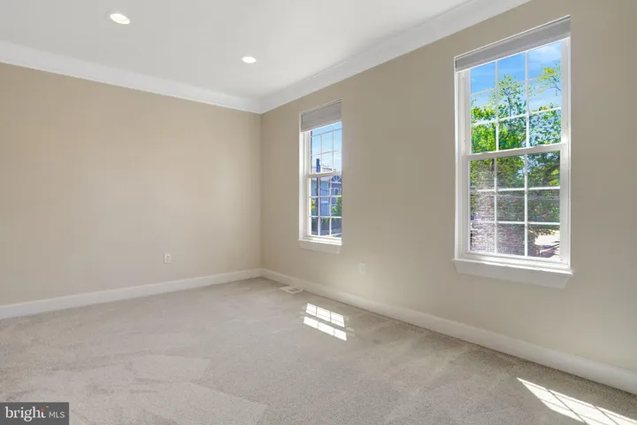 6 E Reed Avenue, Alexandria, VA 22305