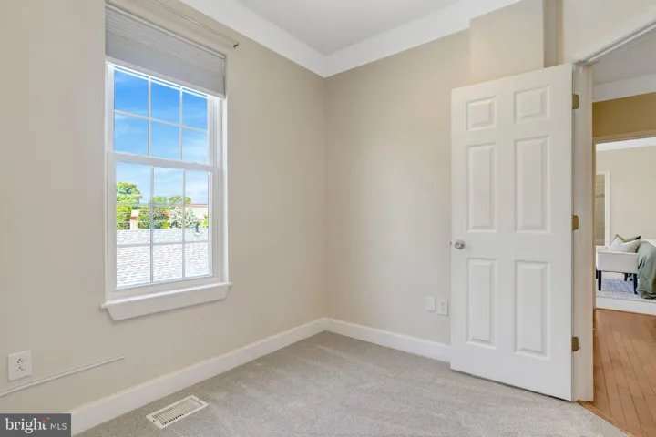 6 E Reed Avenue, Alexandria, VA 22305