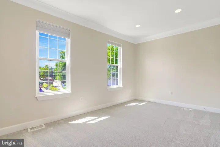 6 E Reed Avenue, Alexandria, VA 22305