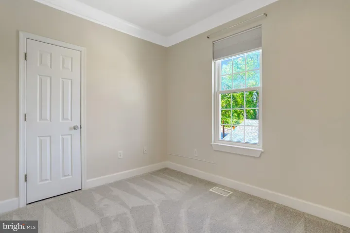 6 E Reed Avenue, Alexandria, VA 22305