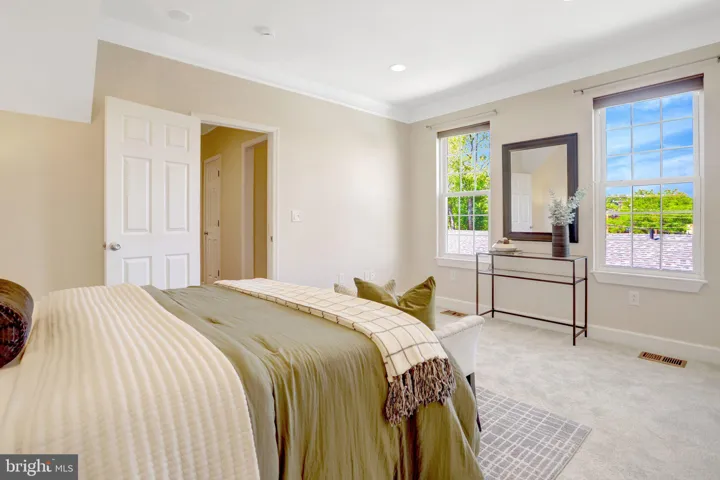 6 E Reed Avenue, Alexandria, VA 22305