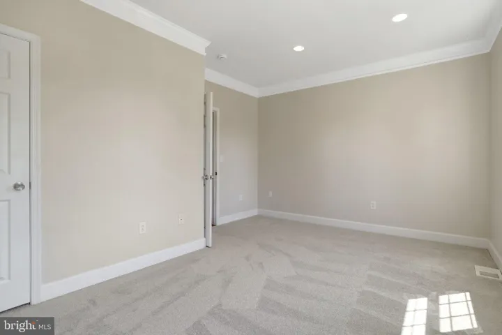 6 E Reed Avenue, Alexandria, VA 22305