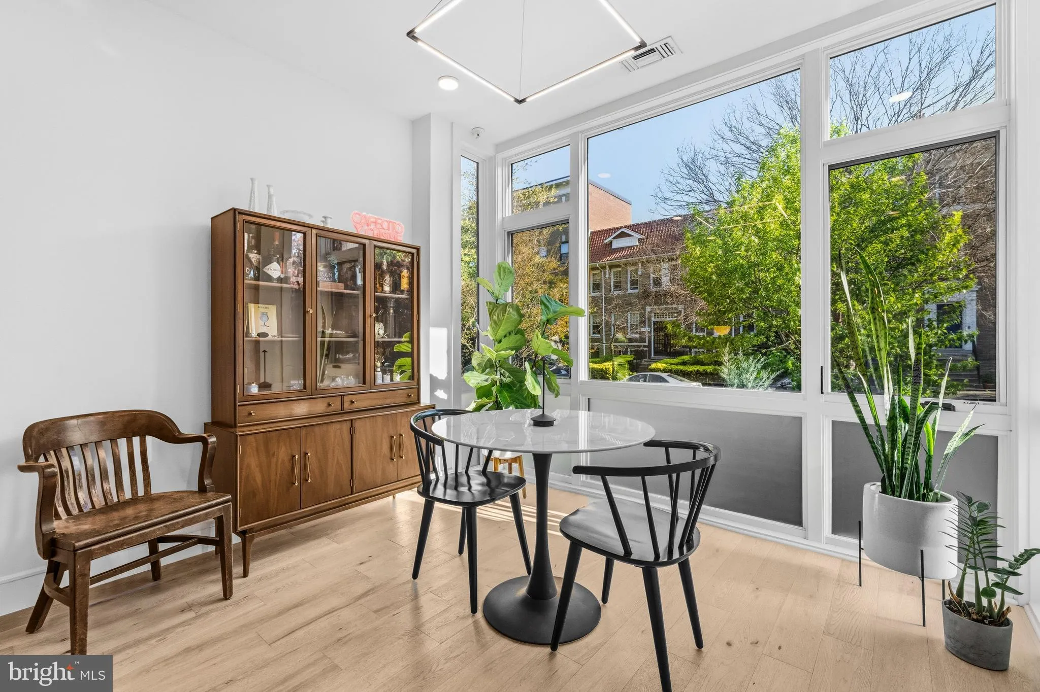 1729 T STREET, Washington, DC 20009