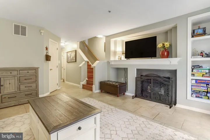 141 Martin Lane, Alexandria, VA 22304