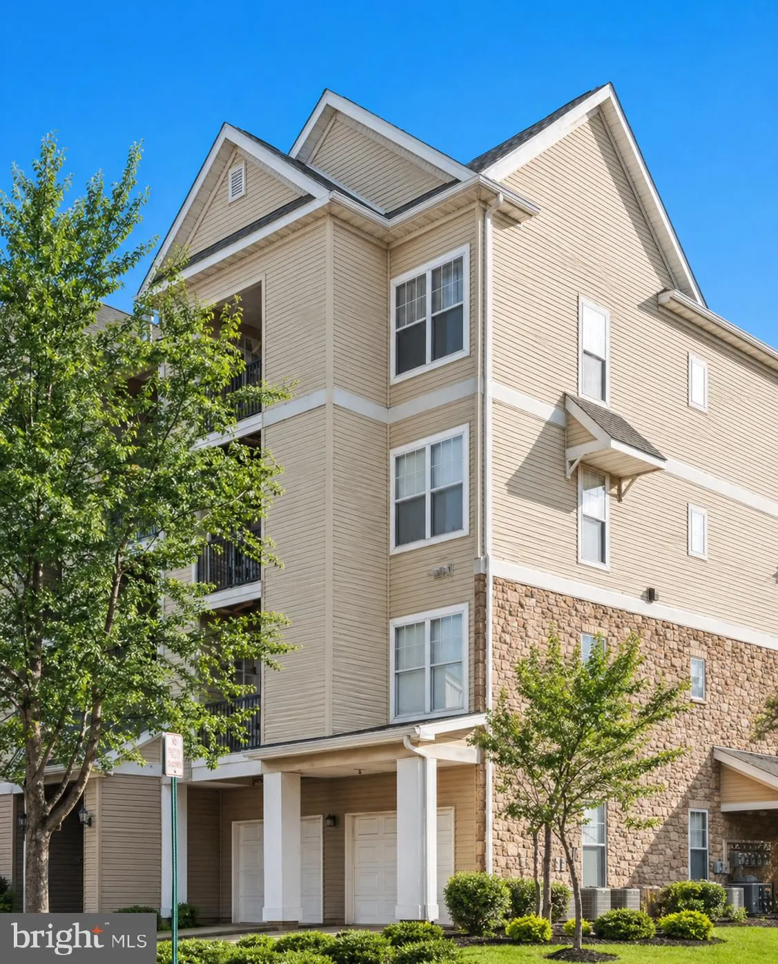 5123 TRAVIS EDWARD WAY, Centreville, VA 20120