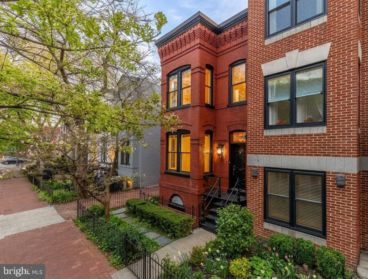 329 8TH ST, Washington, DC 20002