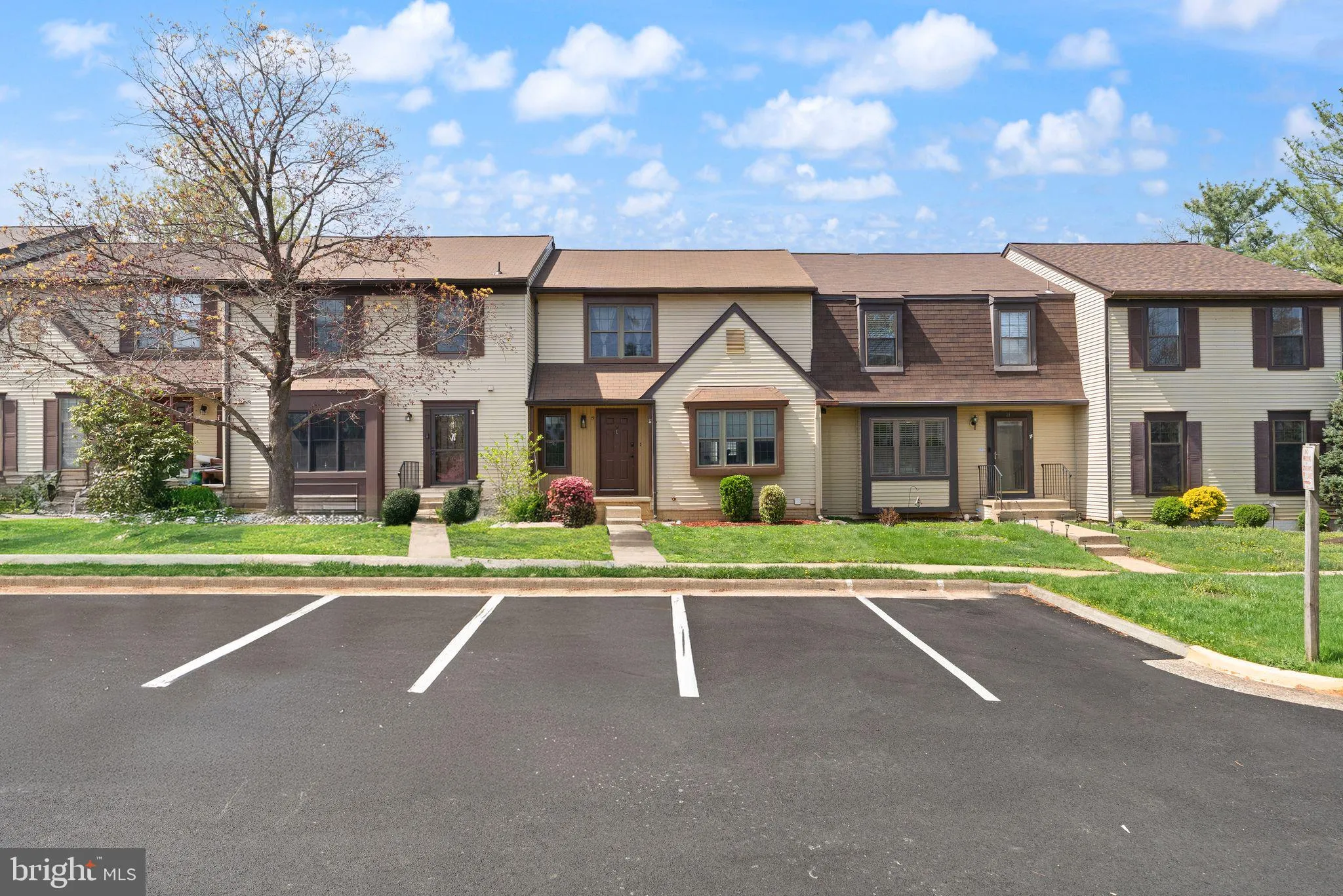 19 JERMYN COURT, Sterling, VA 20165