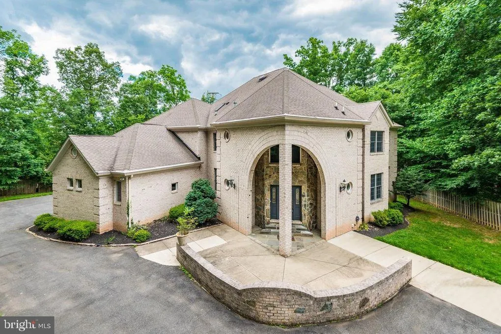 18 NANTUCKET COURT, Potomac, MD 20854