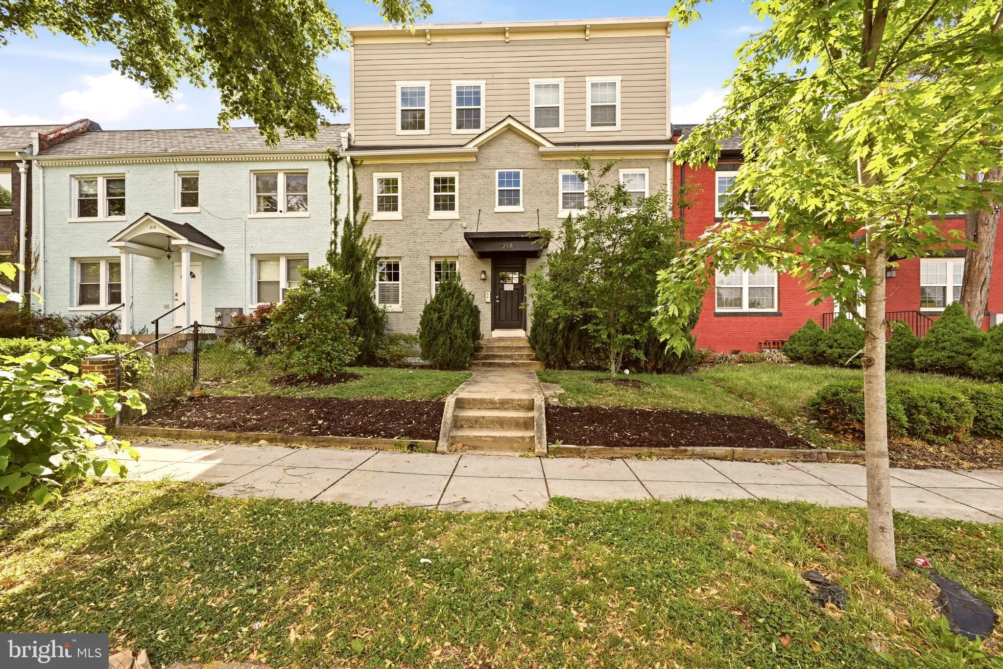 218 20TH STREET, Washington, DC 20002