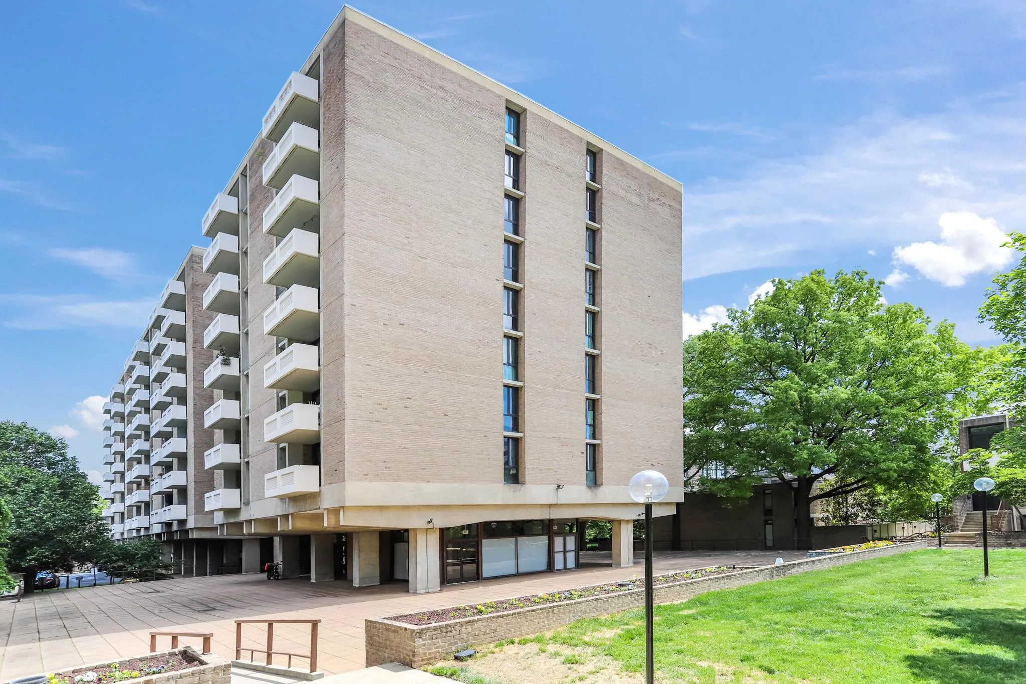 240 M STREET, Washington, DC 20024