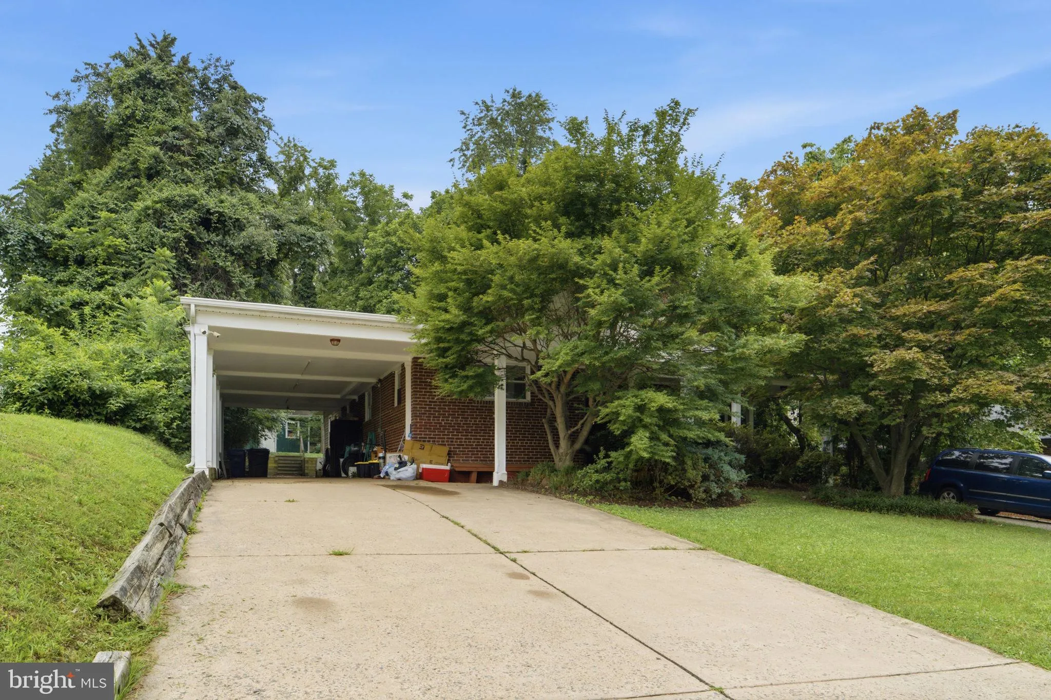 6105 MUNSON HILL ROAD, Falls Church, VA 22044