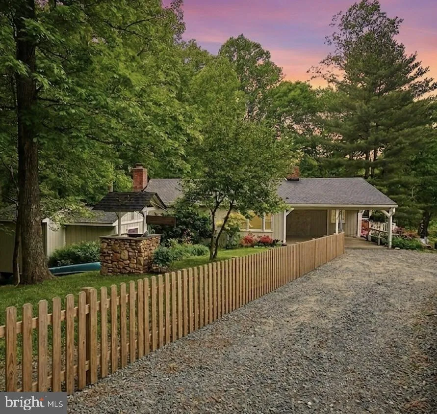 8221 HICKORY HILL DRIVE, Manassas, VA 20112